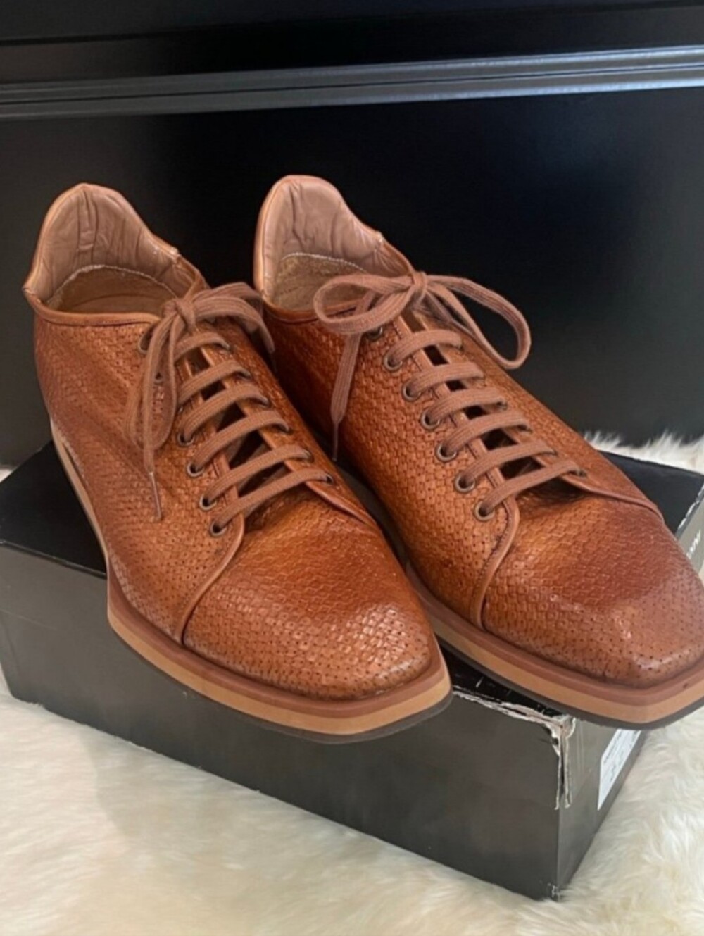 Mezlan Textured Leather Lace-Up Oxford